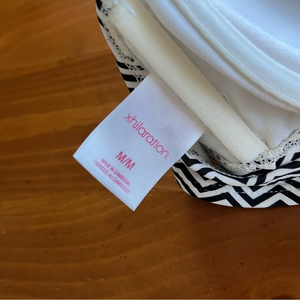 Xhiliration Black & White Chevron Stripe Bikini Top, Size M